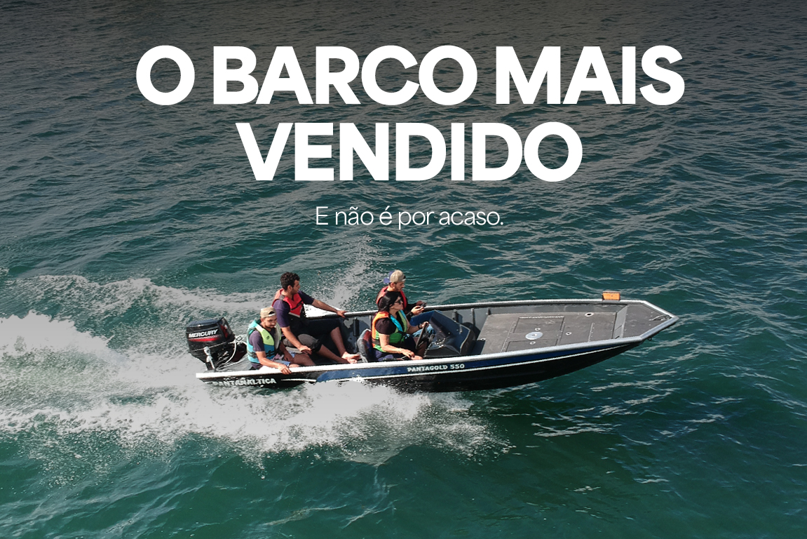 Barco Pantagold da Pantanaltica navegando em rio, ideal para lazer e pesca